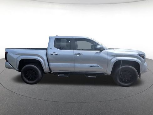 Used 2025 Toyota Tacoma SR5 AWD/4WD image 7