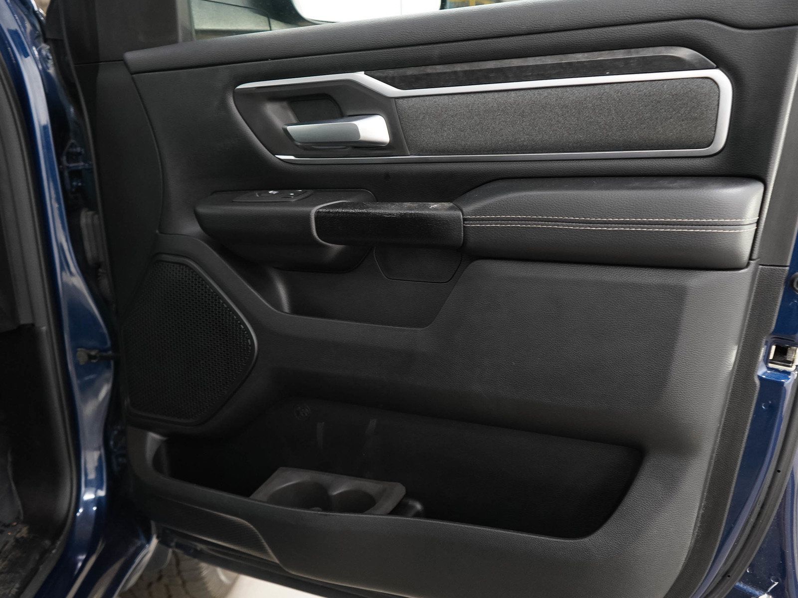 Used 2019 RAM 1500 Big Horn AWD/4WD image 9