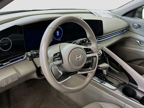 Used 2025 Hyundai Elantra SEL image 18