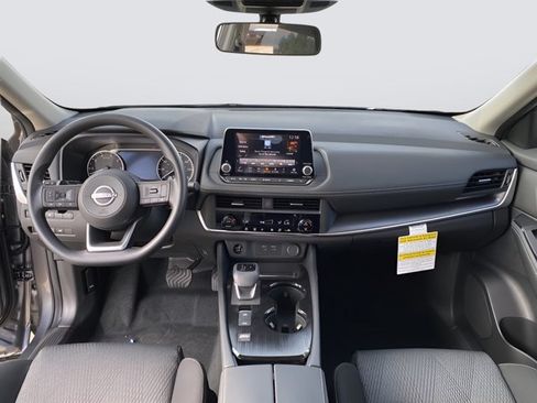 Certified 2024 Nissan Rogue SV FWD image 15