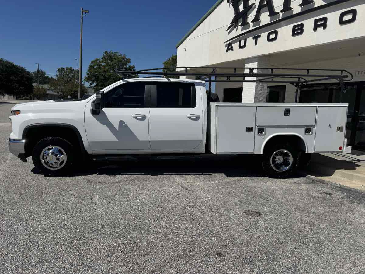 Used 2024 Chevrolet Silverado 3500 LT w/ Convenience Package RWD image 9