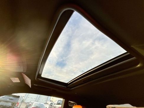 Used 2019 Dodge Challenger SRT Hellcat Redeye image 30