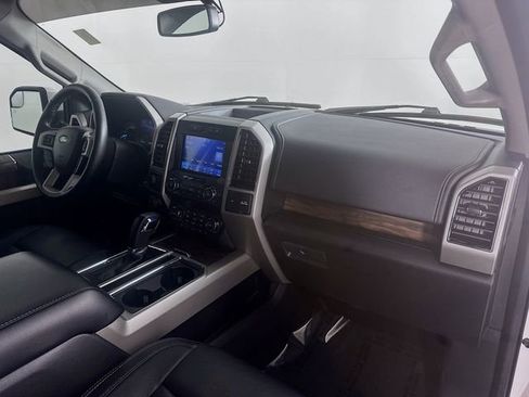 Used 2019 Ford F150 Lariat w/ Max Trailer Tow Package image 27