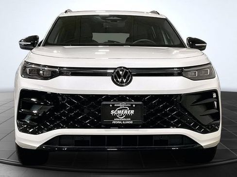 Used 2025 Volkswagen Tiguan SE R-Line AWD/4WD image 3