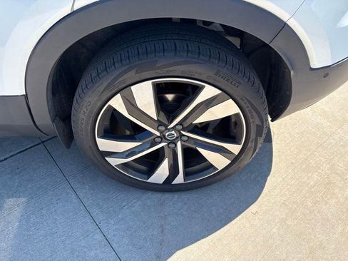 Certified 2023 Volvo XC40 B5 Plus w/ Protection Package Premier AWD/4WD image 15