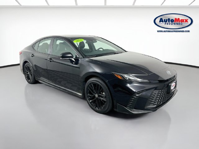 Used 2025 Toyota Camry SE FWD image 1