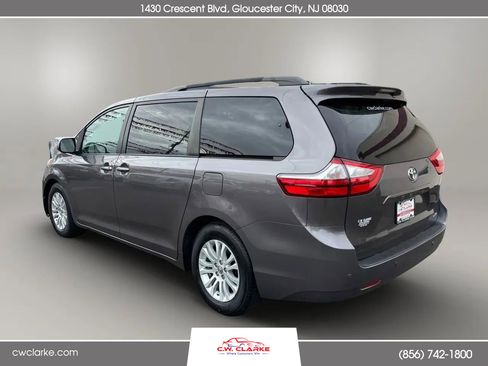 Used 2015 Toyota Sienna XLE image 8