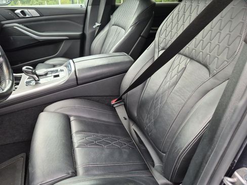 Used 2022 BMW X7 xDrive40i w/ M Sport Package AWD/4WD image 16