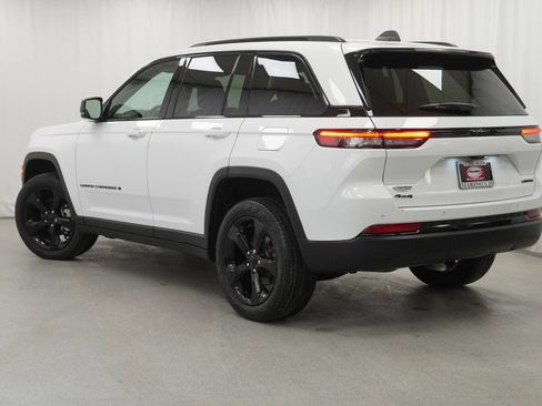 Used 2023 Jeep Grand Cherokee Limited w/ Black Appearance Package image 13