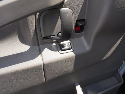 Used 2018 Chevrolet Express 2500 RWD image 22