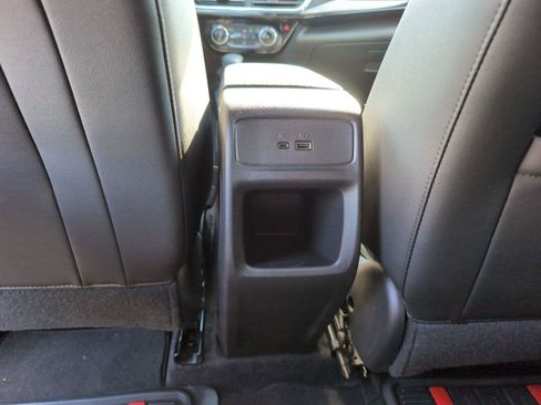 Used 2025 Chevrolet Trax RS w/ Sunroof Package FWD image 34