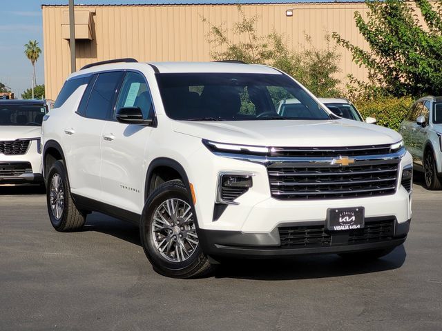 Used 2026 Chevrolet Traverse LT FWD image 2