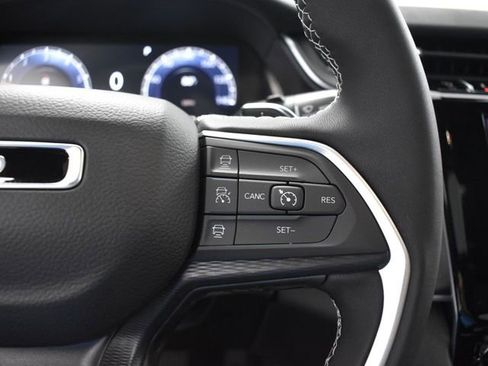 Used 2025 Jeep Grand Cherokee L Altitude image 24