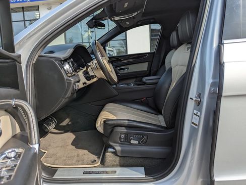 Used 2018 Bentley Bentayga AWD/4WD image 12