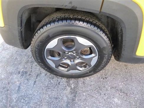 Used 2016 Jeep Renegade Sport w/ Power & Air Group FWD image 18