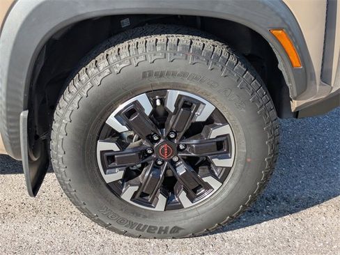 Used 2022 Nissan Frontier Pro-X w/ Technology Package image 9