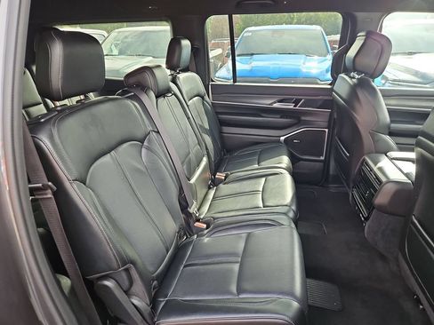 Certified 2024 Jeep Wagoneer Series II w/ Flexible Seating Group AWD/4WD image 15