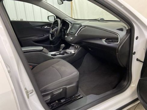 Used 2018 Chevrolet Malibu LT image 23