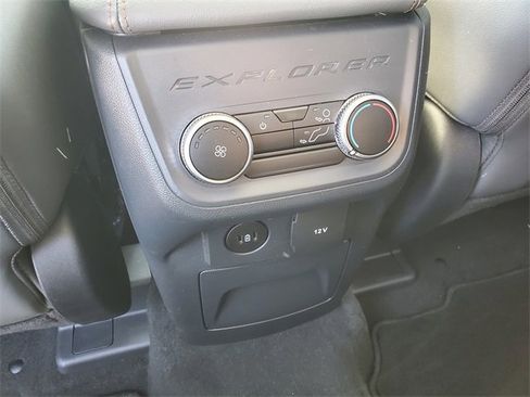 Used 2025 Ford Explorer Active w/ Active Comfort Package image 13