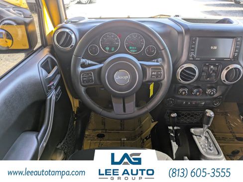 Used 2015 Jeep Wrangler Unlimited Rubicon w/ Connectivity Group image 14