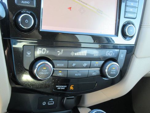 Used 2020 Nissan Rogue SL w/ Premium Package image 24