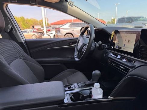 Used 2025 Toyota Camry LE image 15