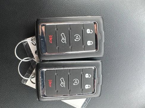 Used 2025 Jeep Grand Cherokee Altitude AWD/4WD image 24