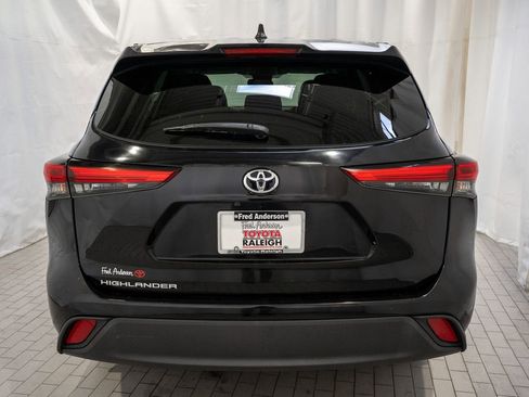 Used 2023 Toyota Highlander L image 5