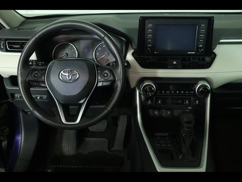 Used 2021 Toyota RAV4 XLE image 14