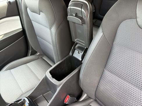 Used 2025 Chevrolet Trax LT FWD image 28