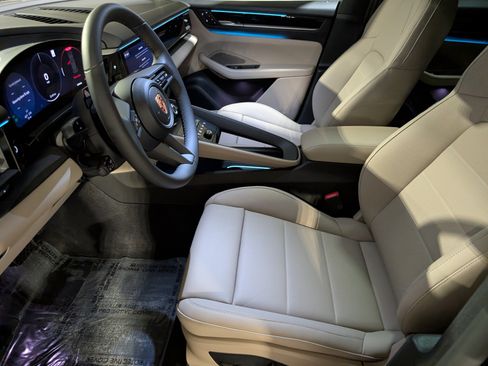 New 2026 Porsche Macan 4 Electric image 5