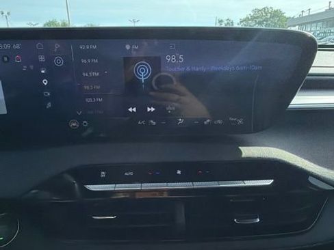 Certified 2025 Buick Enclave Preferred w/ Power Package AWD/4WD image 15