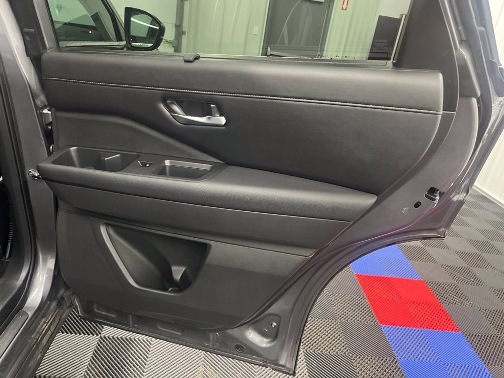 Used 2025 Nissan Pathfinder SL AWD/4WD image 14