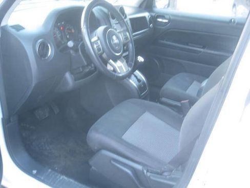 Used 2016 Jeep Patriot Latitude AWD/4WD image 15