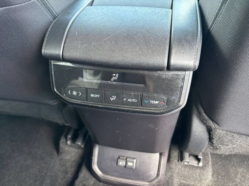 Used 2025 Toyota Highlander LE FWD image 24