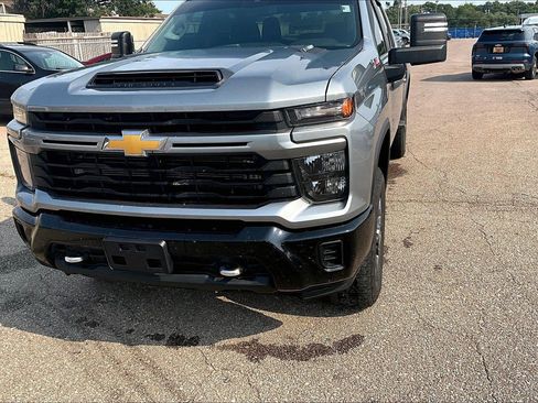 Used 2024 Chevrolet Silverado 2500 Custom w/ Custom Value Package AWD/4WD image 3