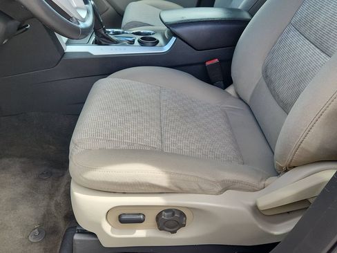 Used 2015 Ford Explorer XLT w/ Equipment Group 201A FWD image 9