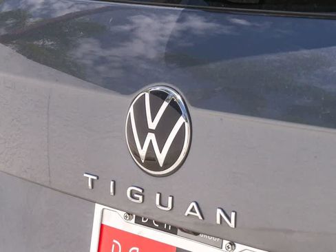Used 2024 Volkswagen Tiguan SE R-Line FWD image 11