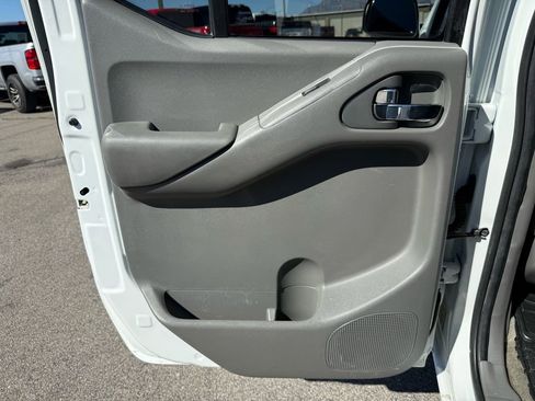 Used 2016 Nissan Frontier SV image 27