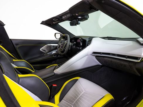 Used 2021 Chevrolet Corvette Stingray Premium Conv w/ Z51 Performance Package RWD image 21