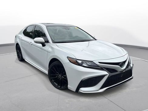 Used 2021 Toyota Camry XSE w/ Navigation Package FWD image 4