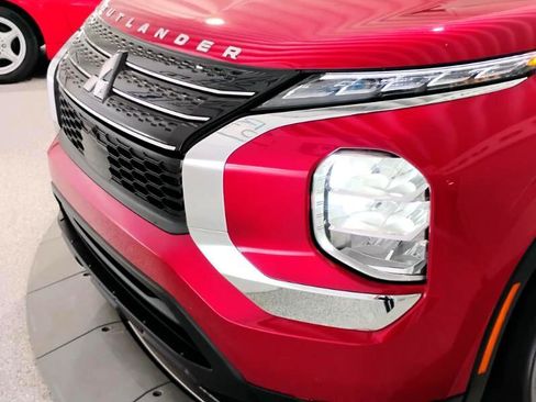 Used 2024 Mitsubishi Outlander ES image 19