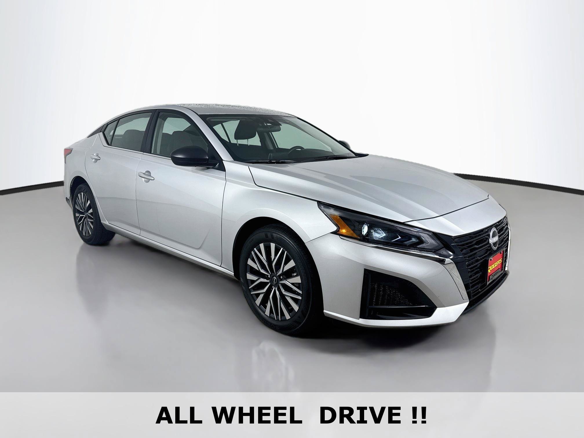 Used 2025 Nissan Altima 2.5 SV AWD/4WD image 1