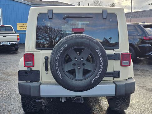 Used 2012 Jeep Wrangler Unlimited Sahara w/ Connectivity Group image 4