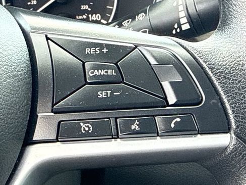 Used 2025 Nissan Altima 2.5 SV FWD image 25