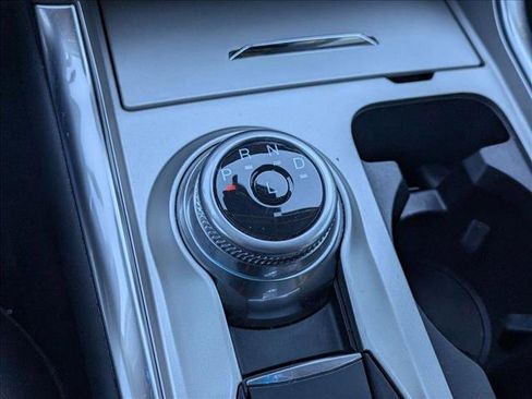 Used 2022 Ford Explorer XLT w/ Equipment Group 202A image 12