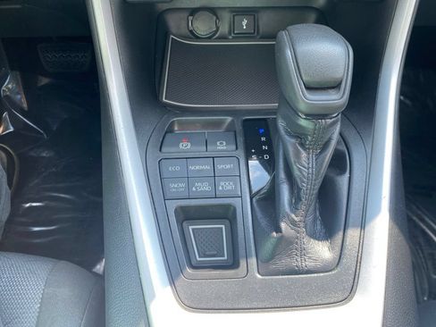 Used 2020 Toyota RAV4 XLE w/ Carpet Mat Package AWD/4WD image 14