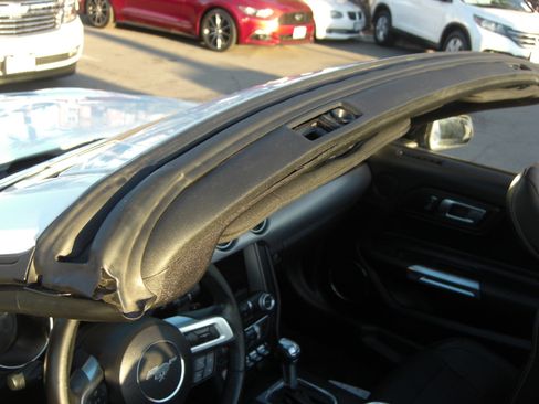 Used 2018 Ford Mustang Premium image 10