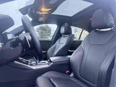 Used 2022 BMW 330i xDrive Sedan w/ Premium Package image 17