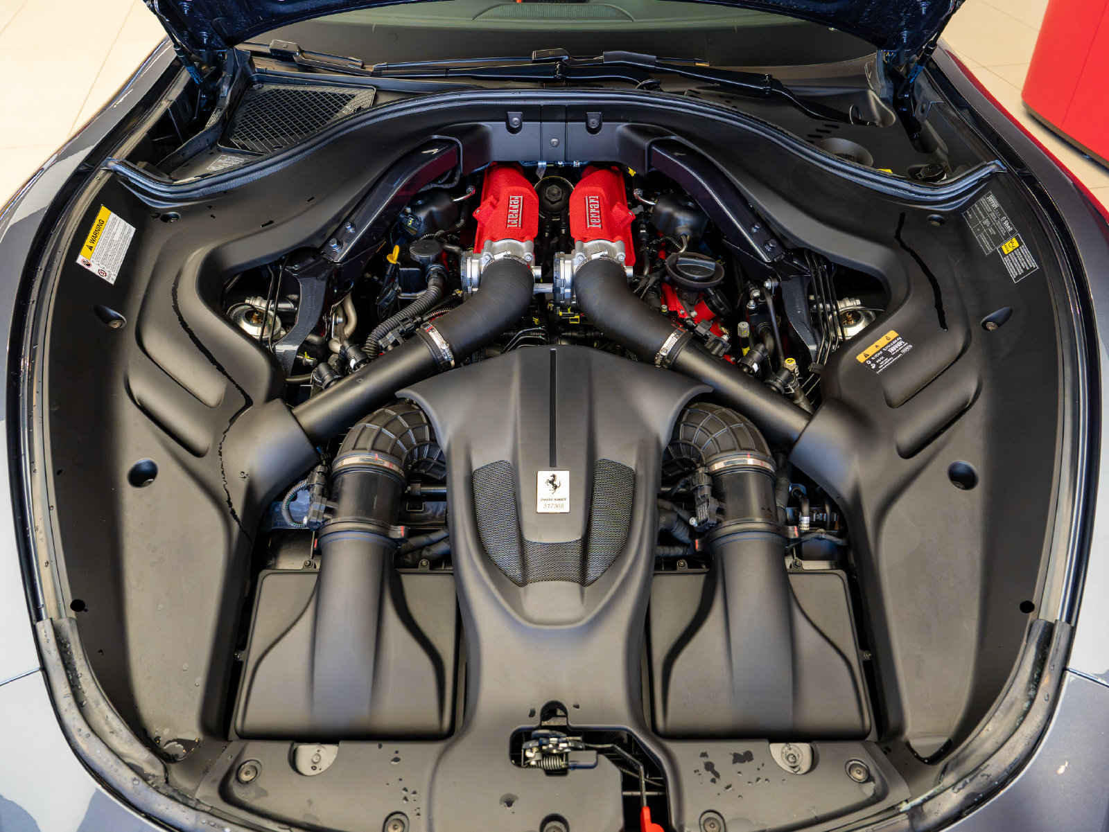 Used 2025 Ferrari Roma Spider RWD image 28